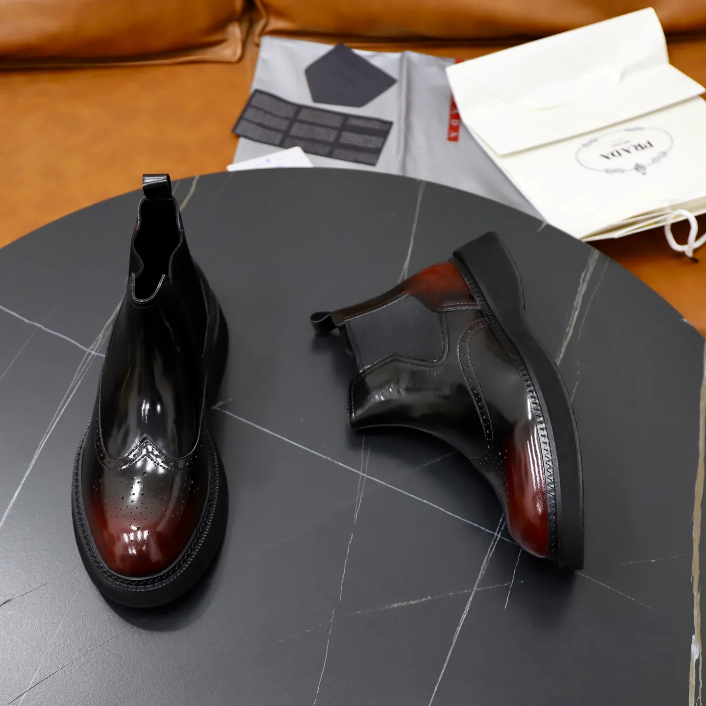 Ex-factory price: 680💰🙅‍♂️🙅‍♂️🙅‍♂️Fellow lining Cowhide lining Brand: PRADA Standard code: 38-44 (45 customized) Grade: Same style as the official website Material: Original high-grade cowhide surface Comfortable velvet lining Cowhide lining optional Non-slip soft wear-resistant outsole Style category: Men's fashionable casual boots Distinguished luxury brand elements Top luxury color: actual picture color